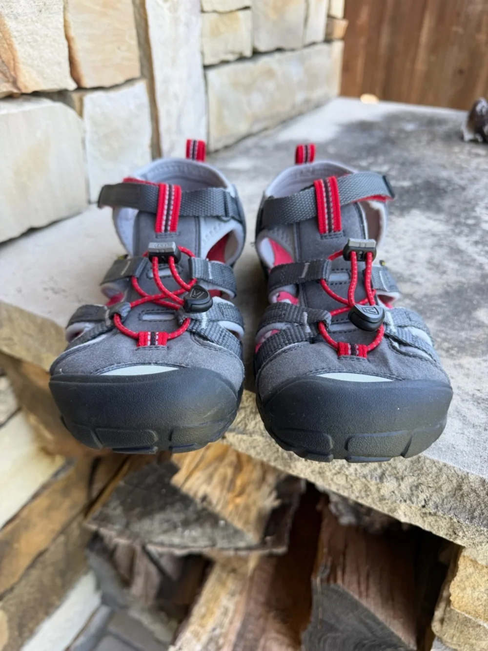 Keen Kids Grey and Red‎ Closed-Toe Outdoor Shoe Sandals Sz-6. NWOB. R